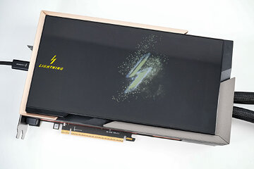 Display MSI RTX 5090 LIGHTNING Z